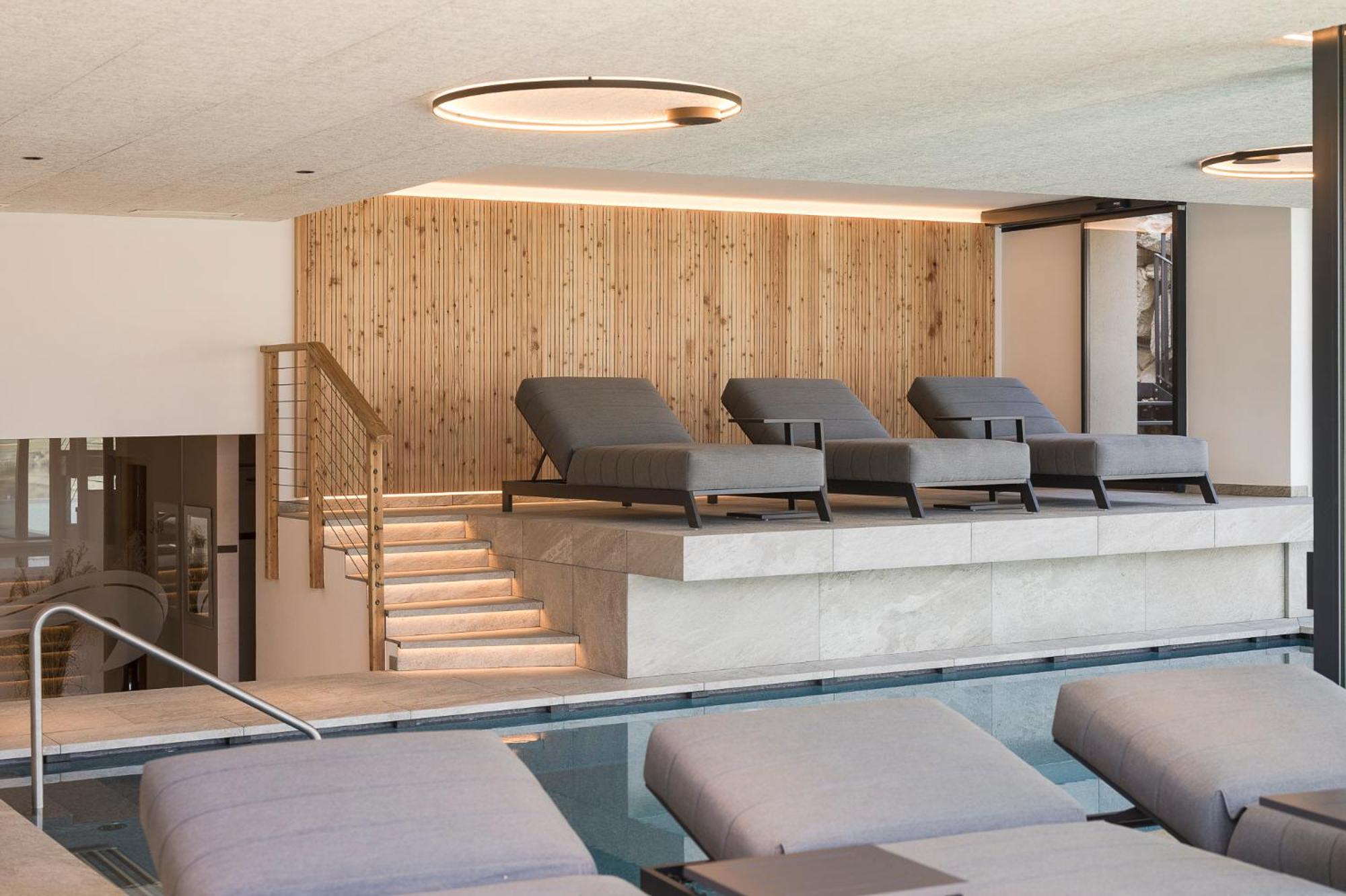Aqualis Aparthotel 4*